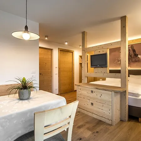 Garni Larix Hotel 3*